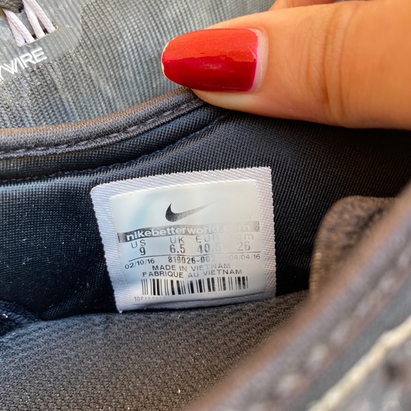 NIKE RUNNING SHOES - Picture 7 of 7